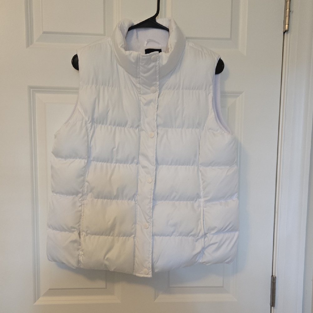 Faded Glory Soft White Puffer Vest.